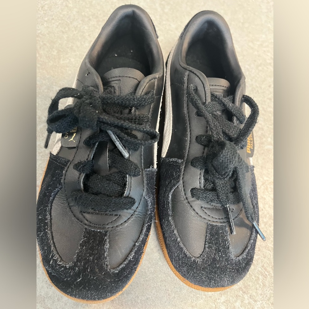 Puma Kids Palermo Sneakers in Black with White Stripe and Gum Sole size 1.5C - Picture 2 of 6